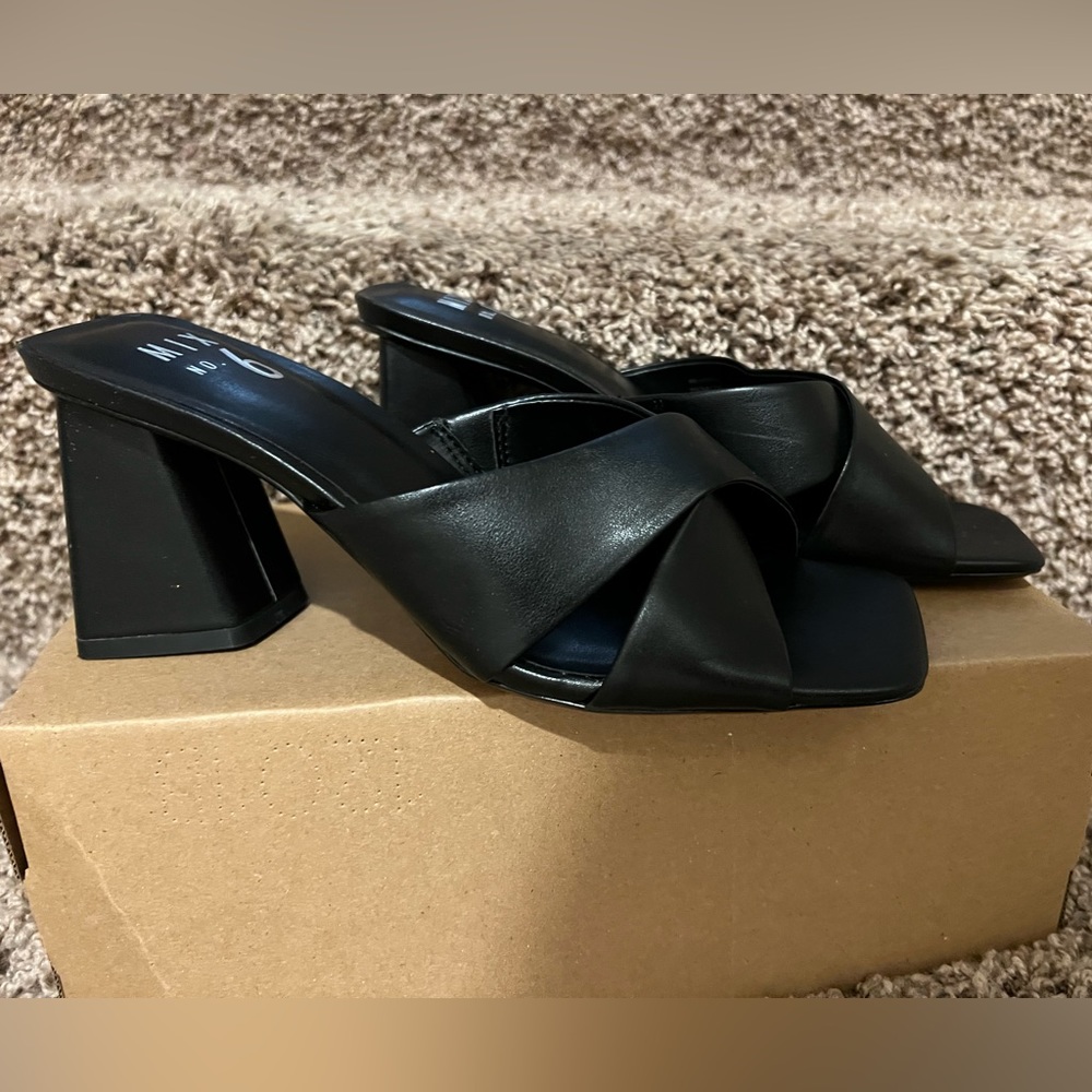 NWT in Box Mix No. 6 Brand Black Criss Cross Front Low Heels